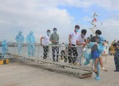 Tàu 743 đưa ngư dân Kiên Giang bị nạn về đất liền an toàn