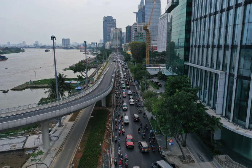 Dự kiến ngày 30-4, cầu Thủ Thiêm 2 được khánh thành sẽ xoá bỏ điểm kẹt xe này. Dự kiến ngày 30-4, cầu Thủ Thiêm 2 được khánh thành sẽ xoá bỏ điểm kẹt xe này.