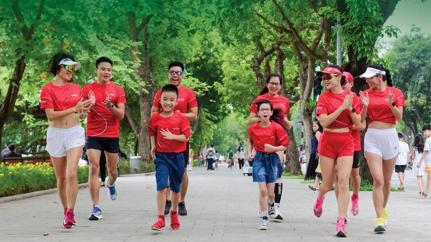 Nhiều tuyến đường bị hạn chế lưu thông để phục vụ giải chạy đêm. Ảnh: PLO. Nhiều tuyến đường bị hạn chế lưu thông để phục vụ giải chạy đêm. Ảnh: PLO.