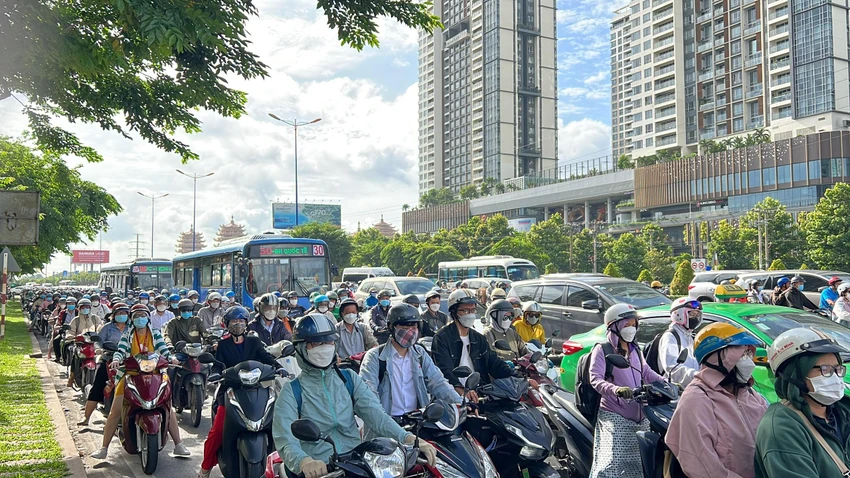 Xe buýt chôn chân giữa dòng xe kẹt cứng. Xe buýt chôn chân giữa dòng xe kẹt cứng.