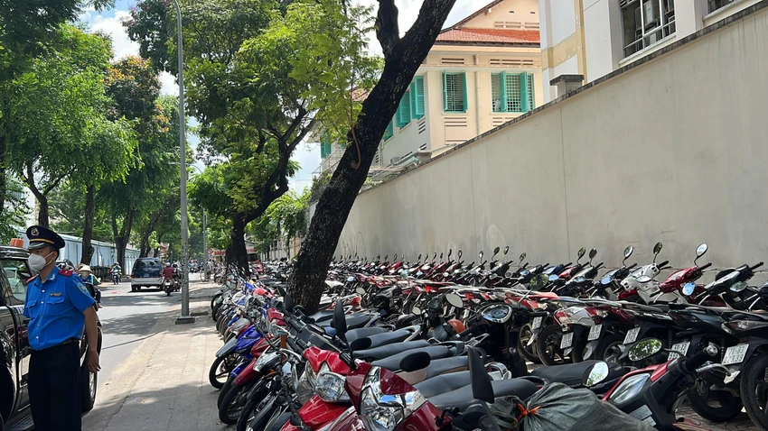 Bãi giữ xe ở Bệnh viện Mắt TP.HCM được cấp phép sử dụng vào năm 2020.