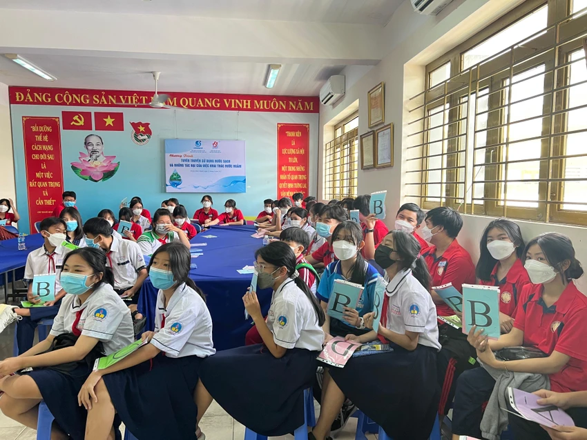 Tuyên truyền học sinh Bình Chánh về tác hại của việc khai thác nước ngầm ảnh 2 Tuyên truyền học sinh Bình Chánh về tác hại của việc khai thác nước ngầm ảnh 2