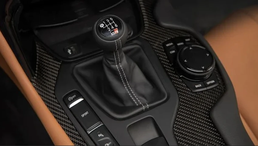 Xe hộp số tay giúp xe chạy nhanh hơn. Ảnh: Theo Hotcars. Xe hộp số tay giúp xe chạy nhanh hơn. Ảnh: Theo Hotcars.