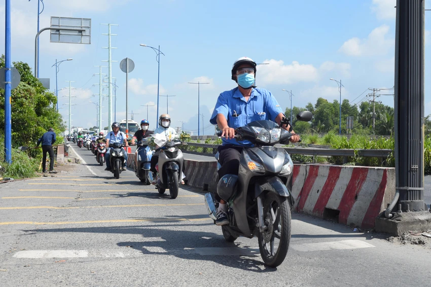 Đây là tuyến đường kết nối vào cảng Cát Lái nên thường xuyên kẹt xe. Ảnh: HỮU HƯỚNG. Đây là tuyến đường kết nối vào cảng Cát Lái nên thường xuyên kẹt xe. Ảnh: HỮU HƯỚNG.