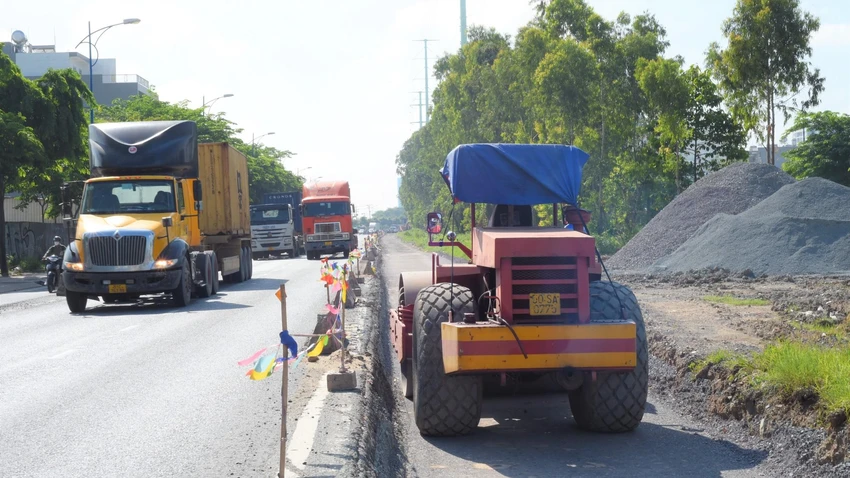 Nhà thầu đang triển khai thi công, dự kiến hoàn thiện dự án vào cuối năm 2022. Ảnh: HỮU HƯỚNG. Nhà thầu đang triển khai thi công, dự kiến hoàn thiện dự án vào cuối năm 2022. Ảnh: HỮU HƯỚNG.