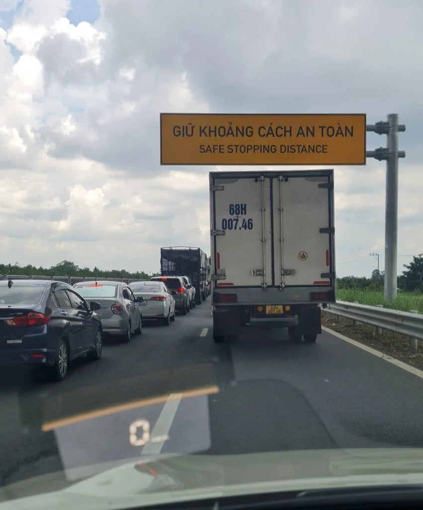 Kẹt xe trên cao tốc Trung Lương - Mỹ Thuận. Ảnh: Nguyễn Quynh. Kẹt xe trên cao tốc Trung Lương - Mỹ Thuận. Ảnh: Nguyễn Quynh.