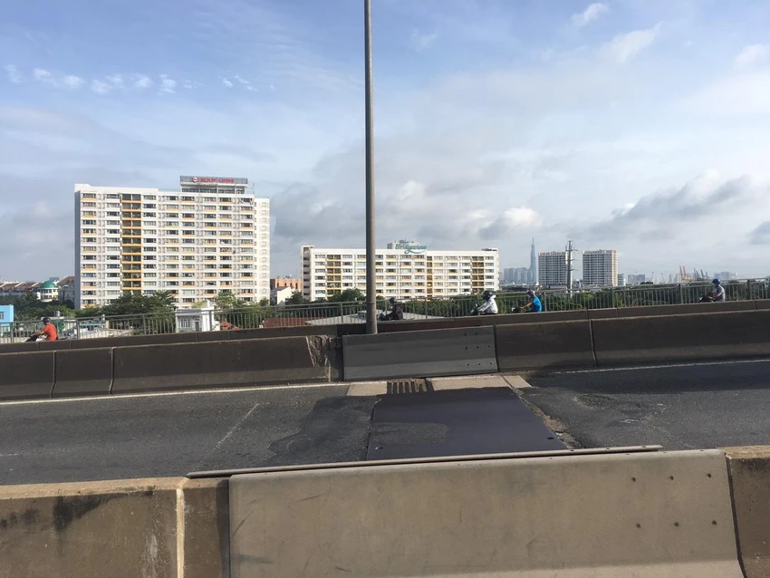 Từ ngày 2-7, một phần đường trên cầu Phú Mỹ sẽ được rào chắn để sửa chữa khe co giãn. Ảnh: ĐT. Từ ngày 2-7, một phần đường trên cầu Phú Mỹ sẽ được rào chắn để sửa chữa khe co giãn. Ảnh: ĐT.