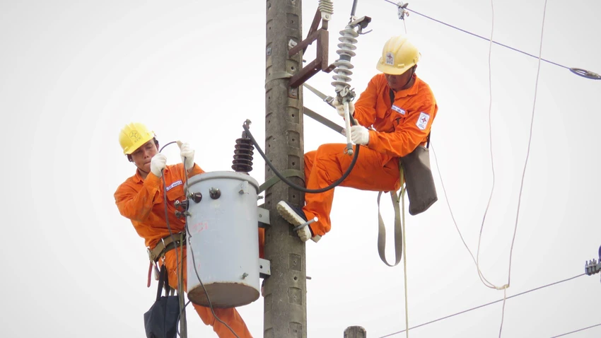 Các đơn vị điện lực phía Nam chuẩn bị phương án đảm bảo điện phục vụ cho trên 630 điểm thi Các đơn vị điện lực phía Nam chuẩn bị phương án đảm bảo điện phục vụ cho trên 630 điểm thi