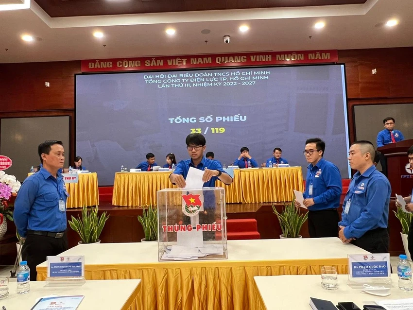 Các đoàn viên bỏ phiếu Đại hội Đại biểu đoàn TNCS Hồ Chí Minh, Tổng công ty Điện lực TP.HCM, lần thứ III, nhiệm kỳ 2022 - 2027. Ảnh: TN. Các đoàn viên bỏ phiếu Đại hội Đại biểu đoàn TNCS Hồ Chí Minh, Tổng công ty Điện lực TP.HCM, lần thứ III, nhiệm kỳ 2022 - 2027. Ảnh: TN.