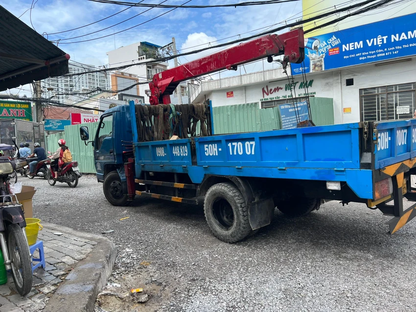 Đoạn đường khu vực chợ Thủ Đức thường xuyên bị kẹt xe Đoạn đường khu vực chợ Thủ Đức thường xuyên bị kẹt xe