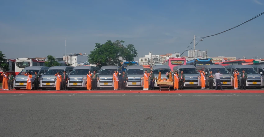 100% các xe trung chuyển đều là xe mới. Ảnh: PT. 100% các xe trung chuyển đều là xe mới. Ảnh: PT.