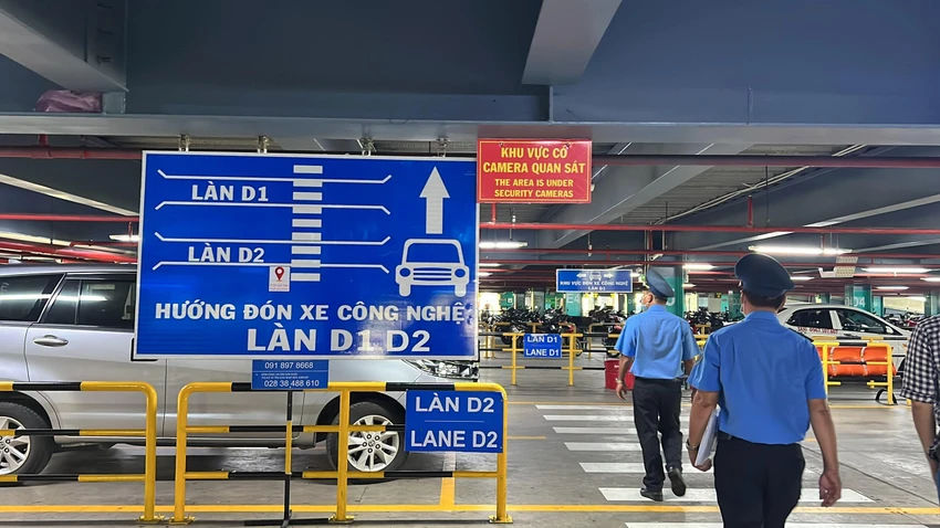Khu vực làn D1, D2 của xe công nghệ. Ảnh: ĐT. Khu vực làn D1, D2 của xe công nghệ. Ảnh: ĐT.