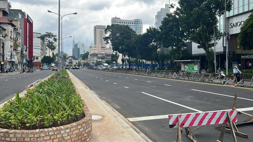 Đường Lê Lợi (đoạn từ Nam Kỳ Khởi Nghĩa tới phố đi bộ Nguyễn Huệ) đã được hoàn trả. Ảnh: ĐT. Đường Lê Lợi (đoạn từ Nam Kỳ Khởi Nghĩa tới phố đi bộ Nguyễn Huệ) đã được hoàn trả. Ảnh: ĐT.