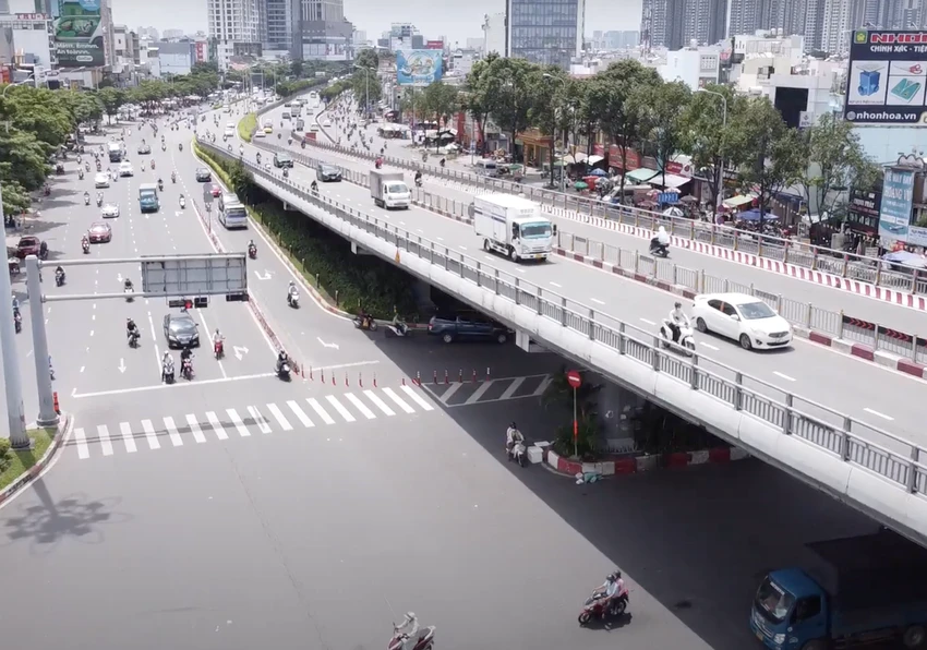 Khu vực nút giao Hàng Xanh đã giảm được ùn ứ khi có cầu vượt thép. Ảnh: ĐT. Khu vực nút giao Hàng Xanh đã giảm được ùn ứ khi có cầu vượt thép. Ảnh: ĐT.