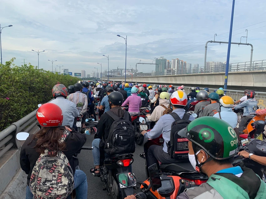 Khu vực cầu Rạch Chiếc. Ảnh: PHƯƠNG LÊ Khu vực cầu Rạch Chiếc. Ảnh: PHƯƠNG LÊ