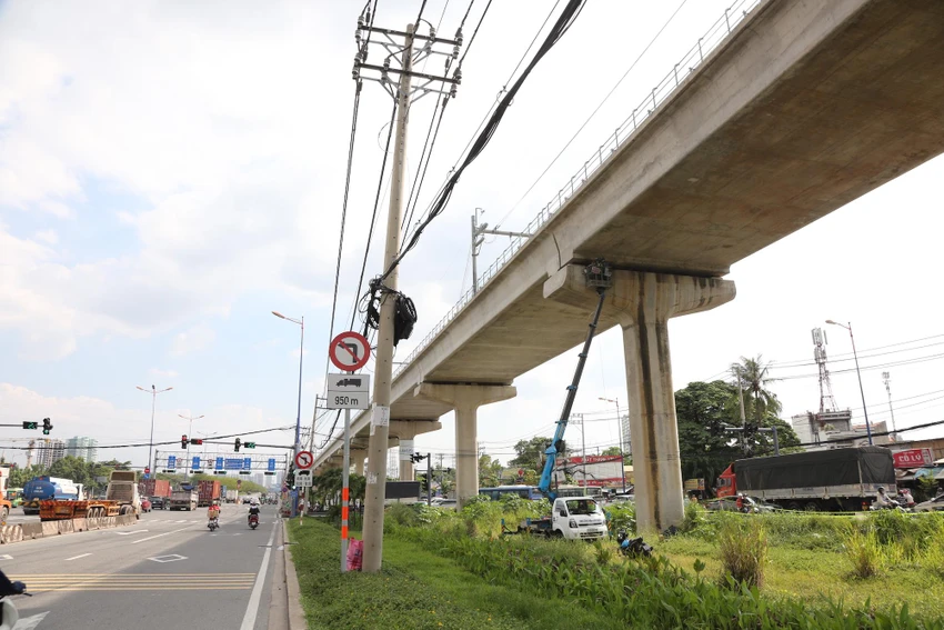 Khu vực gối cao su bị rơi trước đó cũng được kỹ sư tích rà soát, kiểm tra.