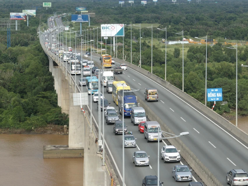 Khu vực cao tốc TP.HCM - Long Thành - Dầu Giây, các phương tiện di chuyển chậm. Ảnh: ĐT. Khu vực cao tốc TP.HCM - Long Thành - Dầu Giây, các phương tiện di chuyển chậm. Ảnh: ĐT.