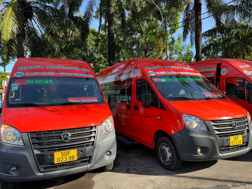 Hiện sân bay Tân Sơn Nhất có tổng cộng 3 tuyến xe buýt kết nối vào sân bay Tân Sơn Nhất. Ảnh: ĐT. Hiện sân bay Tân Sơn Nhất có tổng cộng 3 tuyến xe buýt kết nối vào sân bay Tân Sơn Nhất. Ảnh: ĐT.