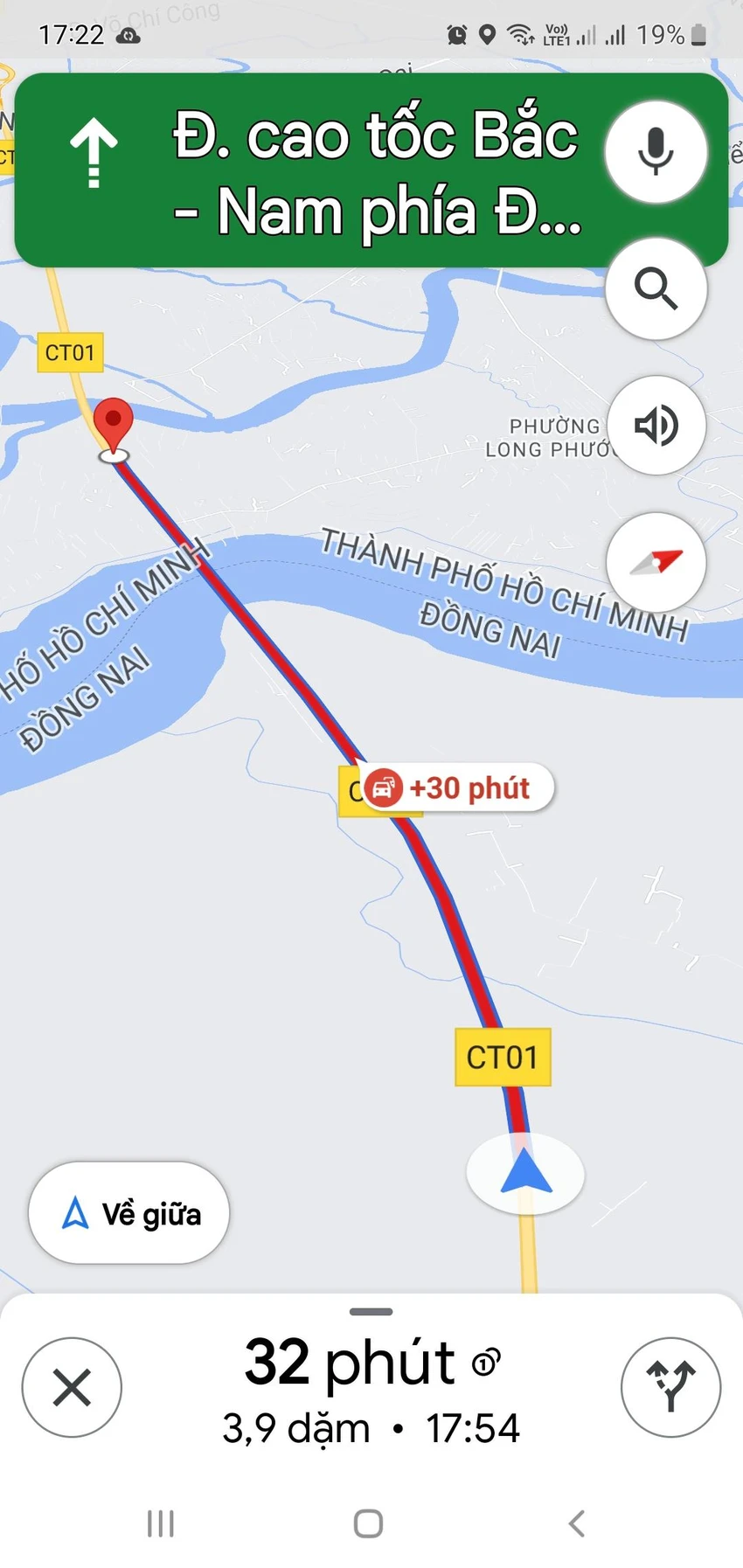 Chị Thảo mất 1 giờ đồng hồ trên cao tốc TP.HCM - Long Thành - Dầu Giây mà vẫn chưa thể "thoát". Ảnh: HƯƠNG THẢO. Chị Thảo mất 1 giờ đồng hồ trên cao tốc TP.HCM - Long Thành - Dầu Giây mà vẫn chưa thể "thoát". Ảnh: HƯƠNG THẢO.