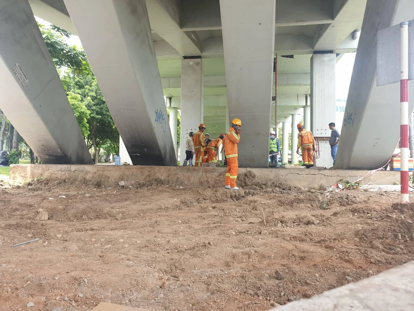 Cầu vượt Nguyễn Hữu Cảnh bước vào giai đoạn thử tải, kiểm định cầu. Ảnh: ĐT. Cầu vượt Nguyễn Hữu Cảnh bước vào giai đoạn thử tải, kiểm định cầu. Ảnh: ĐT.