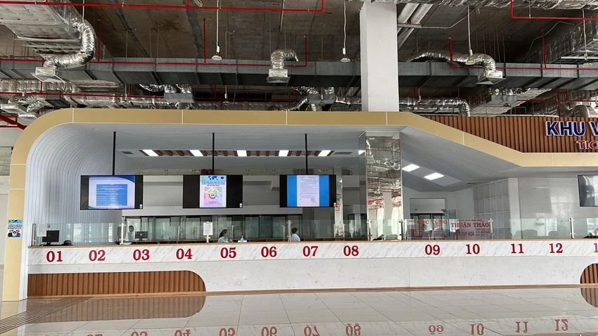 Khu vực bán vé vắng bóng hành khách. Ảnh: ĐT.