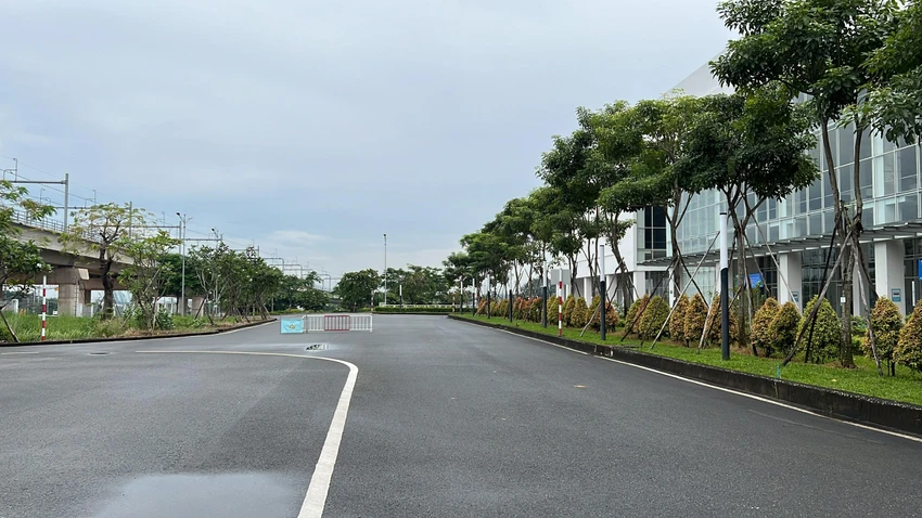 Khu vực phía ngoài sảnh bán vé BXMĐ mới. Ảnh: ĐT.