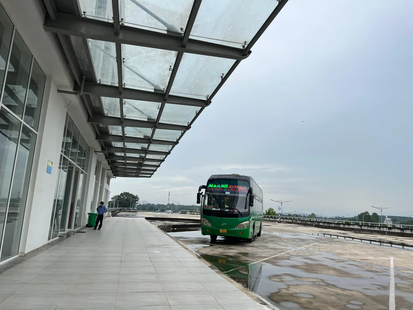 Hiện chỉ có các tuyến xe khách vào BXMĐ mới làm thủ tục xuất bến. Ảnh: ĐT.