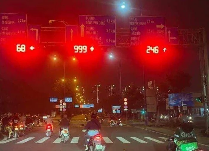 Người dân phải đợi tới 999 giây đèn đỏ ở đường Mai Chí Thọ, TP Thủ Đức. Ảnh chụp màn hình. Người dân phải đợi tới 999 giây đèn đỏ ở đường Mai Chí Thọ, TP Thủ Đức. Ảnh chụp màn hình.