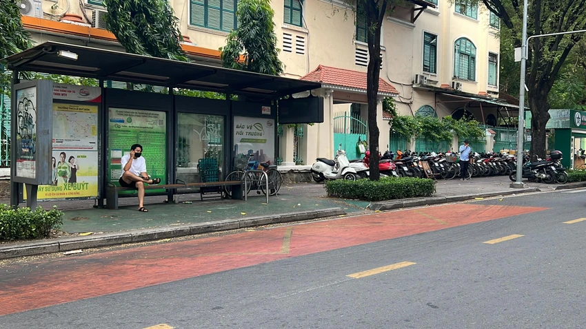 Sơn vạch phản quang có màu để tạo điểm nhấn, gây chú ý. Ảnh: ĐT. Sơn vạch phản quang có màu để tạo điểm nhấn, gây chú ý. Ảnh: ĐT.