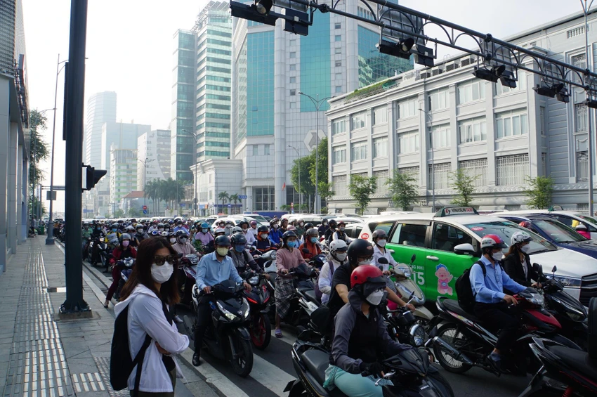 Sở GTVT TP yêu cầu rà soát và điều chỉnh thời lượng đèn tín hiệu. Ảnh: ĐT Sở GTVT TP yêu cầu rà soát và điều chỉnh thời lượng đèn tín hiệu. Ảnh: ĐT
