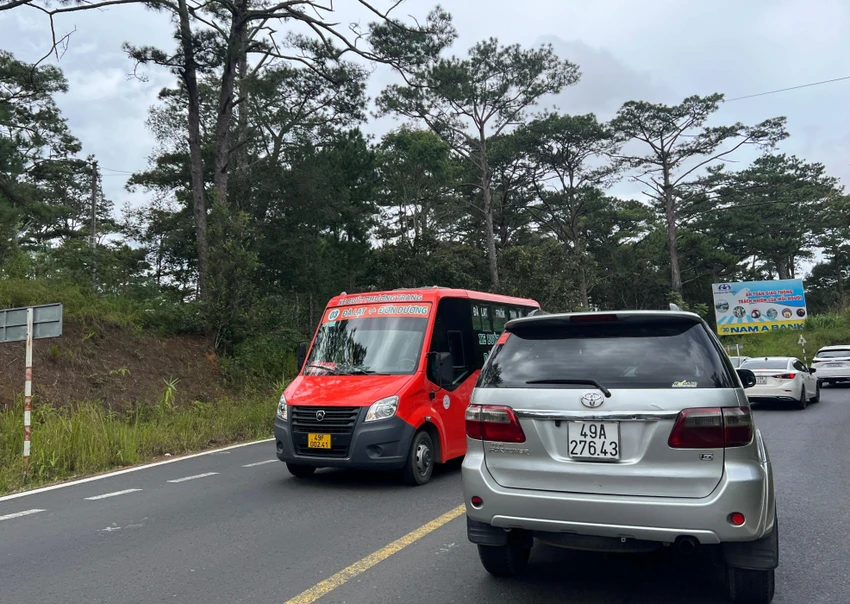 Người dân đổ về trung tâm TP Đà Lạt. Ảnh: ĐT Người dân đổ về trung tâm TP Đà Lạt. Ảnh: ĐT