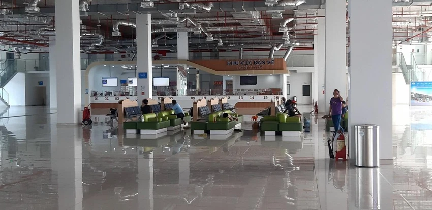 BXMĐ mới vắng khách sau gần 20 ngày hoạt động hết công suất với hơn 100 tuyến xe. Ảnh: ĐT.