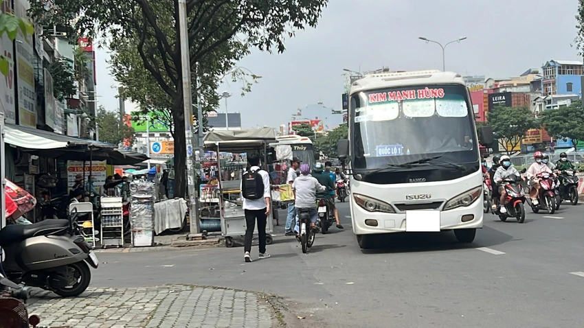 Tại một khu vực, lực lượng thanh tra đã xử lý 36 trường hợp đón trả khách sai quy định thông qua camera. Ảnh: ĐT. Tại một khu vực, lực lượng thanh tra đã xử lý 36 trường hợp đón trả khách sai quy định thông qua camera. Ảnh: ĐT.