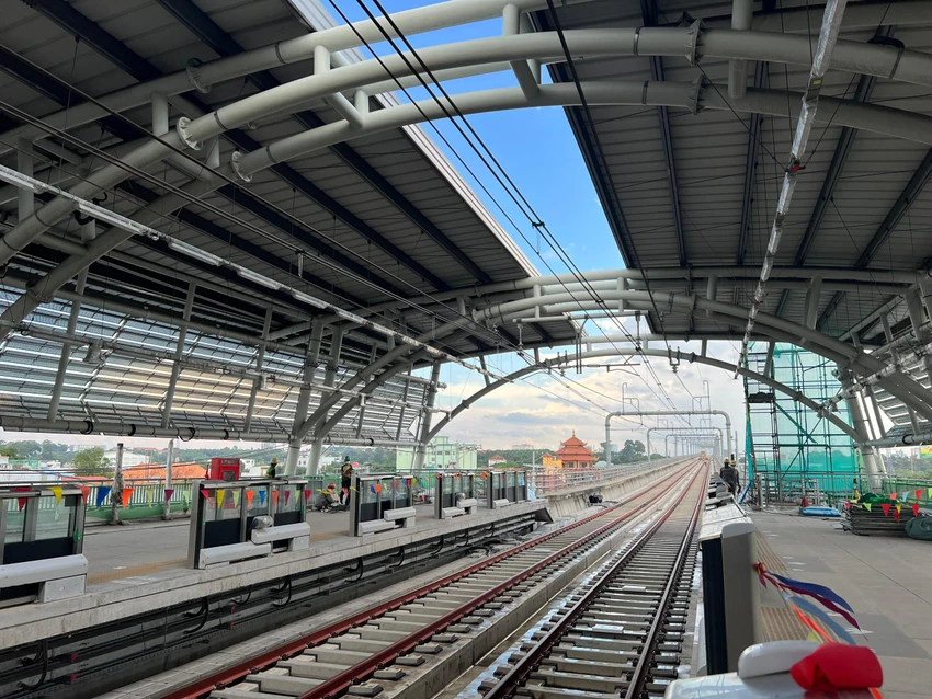 Ga Khu Công nghệ cao là ga trên cao tiêu biểu thuộc tuyến metro số 1 (Bến Thành - Suối Tiên) được thiết kế thẩm mỹ theo dạng nhà ga mở. Ga Khu Công nghệ cao là ga trên cao tiêu biểu thuộc tuyến metro số 1 (Bến Thành - Suối Tiên) được thiết kế thẩm mỹ theo dạng nhà ga mở.