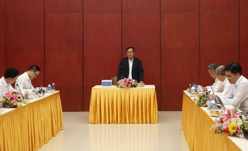 Chủ tịch Hội đồng thành viên EVN Dương Quang Thành đánh giá cao nỗ lực hoàn thành các chỉ tiêu nhiệm vụ của Tổng công ty Điện lực TPHCM. Ảnh: MC.