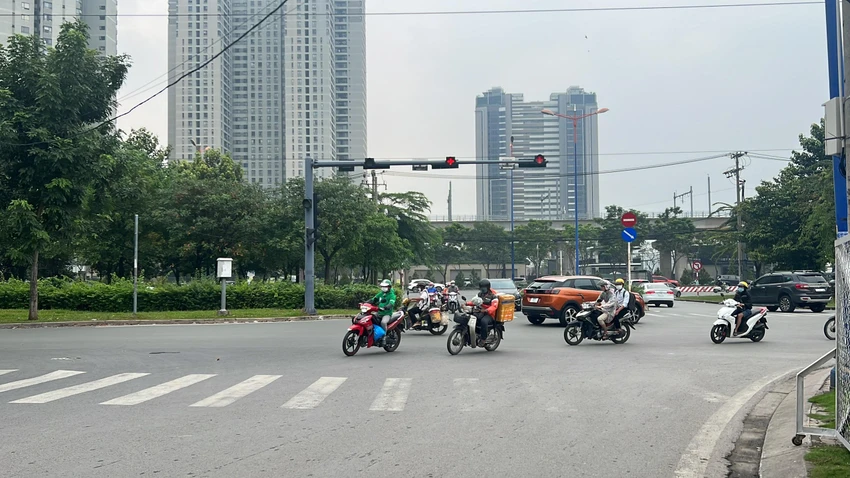 Lúc này, lượng lớn phương tiện sẽ theo hướng đường Nguyễn Hoàng về trung tâm TP. Ảnh: ĐT. Lúc này, lượng lớn phương tiện sẽ theo hướng đường Nguyễn Hoàng về trung tâm TP. Ảnh: ĐT.