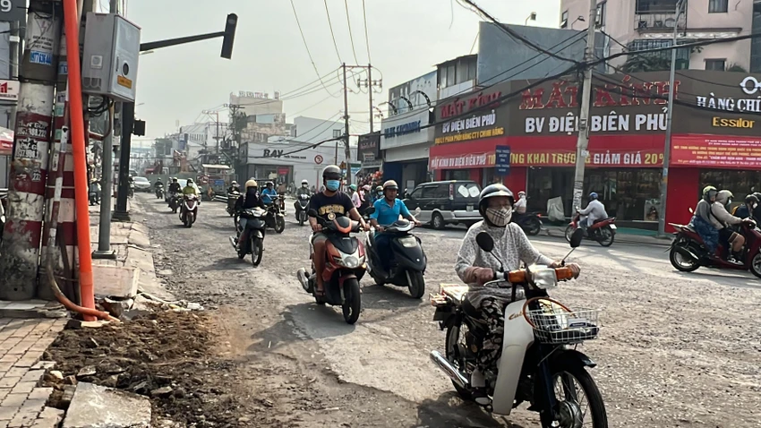 Dự án nâng cấp hệ thống thoát nước trên đường Võ Văn Ngân, TP Thủ Đức sẽ tạm ngưng thi công tới tháng 2-2023. Ảnh: ĐÀO TRANG. Dự án nâng cấp hệ thống thoát nước trên đường Võ Văn Ngân, TP Thủ Đức sẽ tạm ngưng thi công tới tháng 2-2023. Ảnh: ĐÀO TRANG.