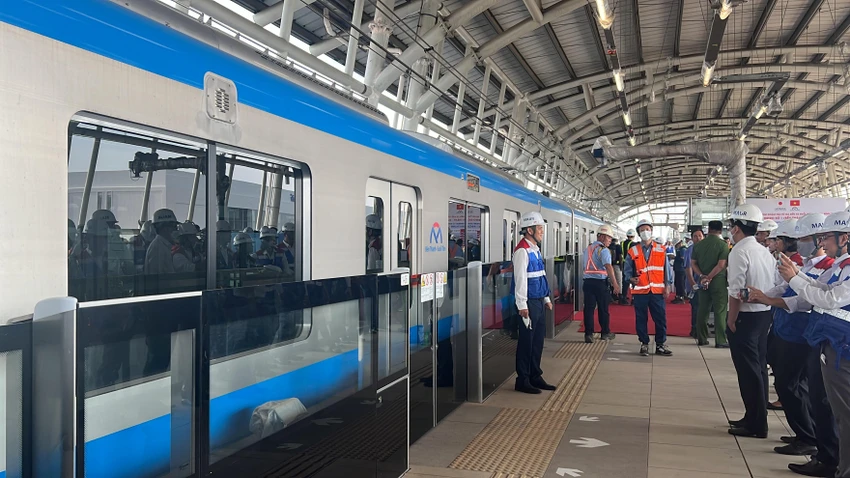 Tổng các khoản nợ của đơn vị vận hành tuyến metro số 1 đến nay đã lên đến khoảng 6,7 tỉ đồng. Tổng các khoản nợ của đơn vị vận hành tuyến metro số 1 đến nay đã lên đến khoảng 6,7 tỉ đồng.