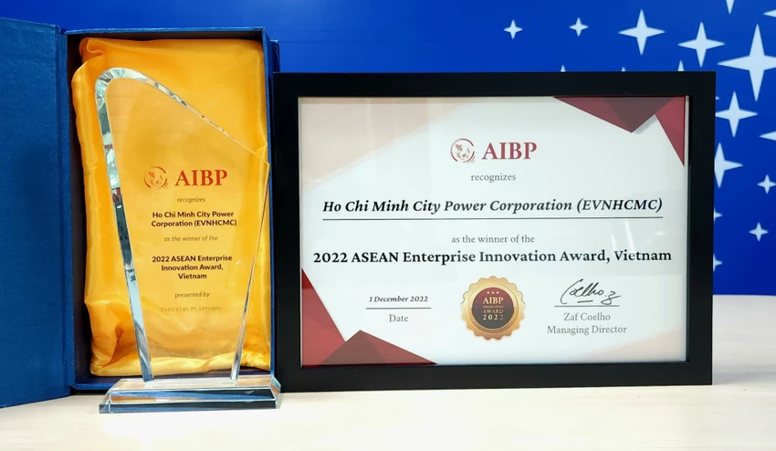 Biểu trưng và Giấy chứng nhận Giải thưởng Doanh nghiệp sáng tạo ASEAN năm 2022 do AIBP trao cho EVNHCMC. Biểu trưng và Giấy chứng nhận Giải thưởng Doanh nghiệp sáng tạo ASEAN năm 2022 do AIBP trao cho EVNHCMC.