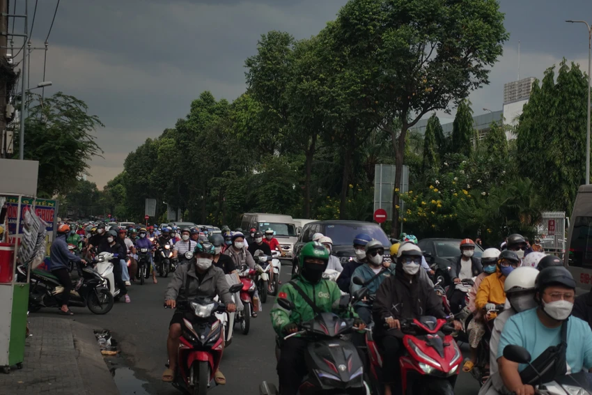 Đường Đinh Bộ Lĩnh cũng khá thông thoáng so với những đợt nghỉ lễ trước đó. Ảnh: CTV. Đường Đinh Bộ Lĩnh cũng khá thông thoáng so với những đợt nghỉ lễ trước đó. Ảnh: CTV.