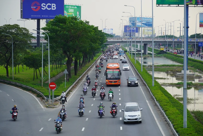 Tuyến Quốc lộ 1 hướng về TP.HCM khá thông thoáng. Ảnh: CTV. Tuyến Quốc lộ 1 hướng về TP.HCM khá thông thoáng. Ảnh: CTV.