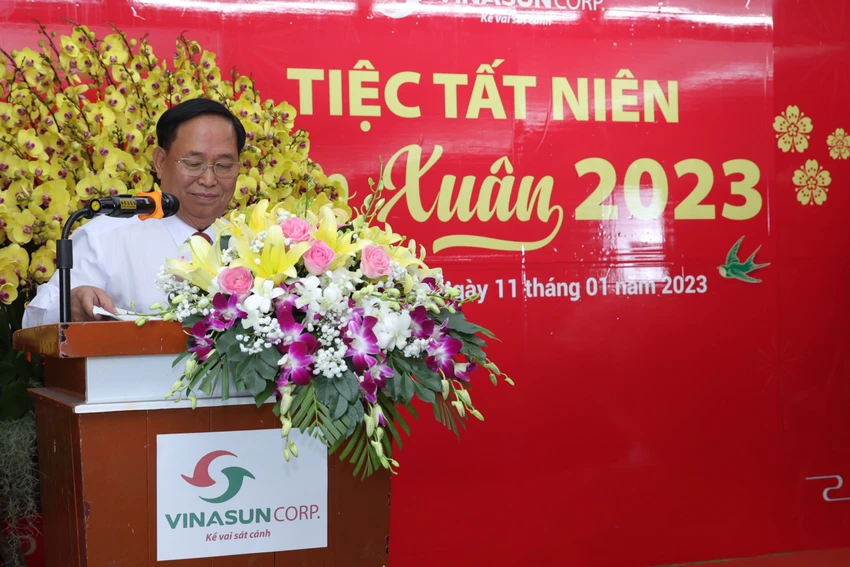 Ông Tạ Long Hỷ - Tổng Giám đốc Vinasun thông báo về kết quả kinh doanh và phương án phục vụ hành khách trong dịp Tết Nguyên đán 2023. Ảnh: CTV. Ông Tạ Long Hỷ - Tổng Giám đốc Vinasun thông báo về kết quả kinh doanh và phương án phục vụ hành khách trong dịp Tết Nguyên đán 2023. Ảnh: CTV.