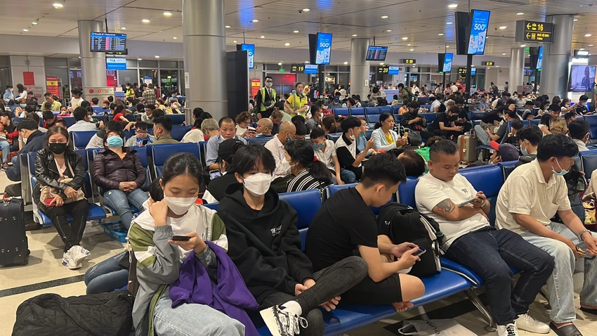 Sân bay Tân Sơn Nhất đạt kỷ lục về số lượng khách quay lại sau tết. Ảnh: ĐÀO TRANG