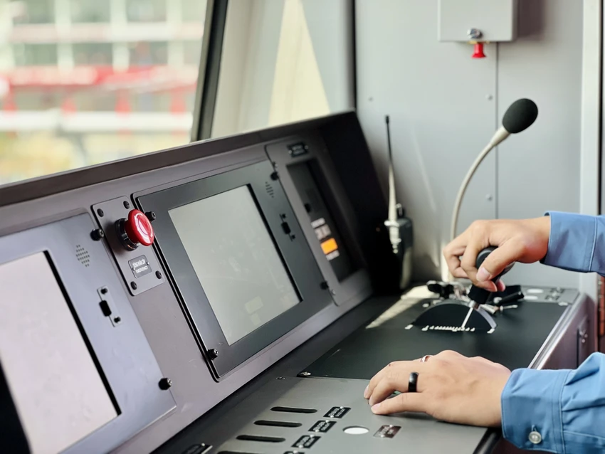 MAUR và nhà thầu sẽ tiếp tục phối hợp để chuẩn bị cho công tác chạy thử nghiệm vận hành tàu tự động hoàn toàn (ATO). MAUR và nhà thầu sẽ tiếp tục phối hợp để chuẩn bị cho công tác chạy thử nghiệm vận hành tàu tự động hoàn toàn (ATO).