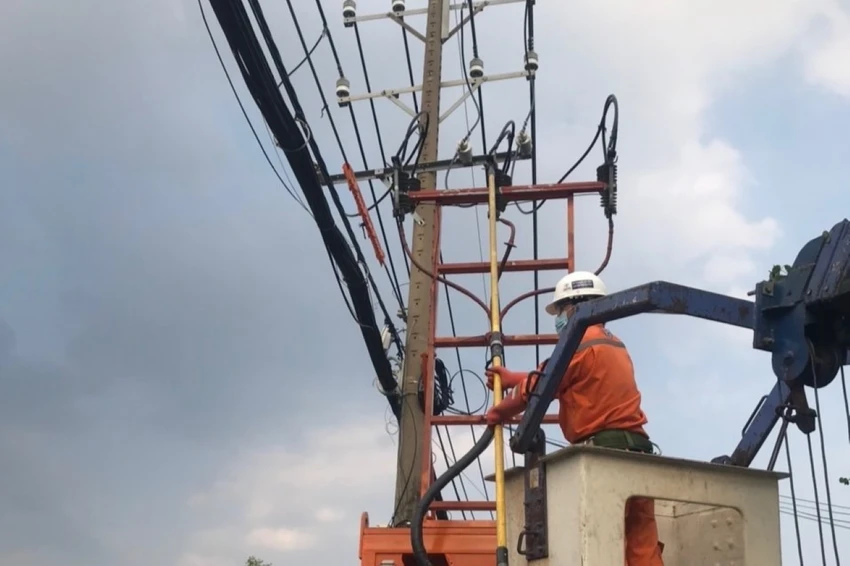 EVNHCMC đã hoàn thành phương án cấp điện ưu tiên cho Bệnh viện dã chiến số 13. Ảnh: EVNHCMC. EVNHCMC đã hoàn thành phương án cấp điện ưu tiên cho Bệnh viện dã chiến số 13. Ảnh: EVNHCMC.
