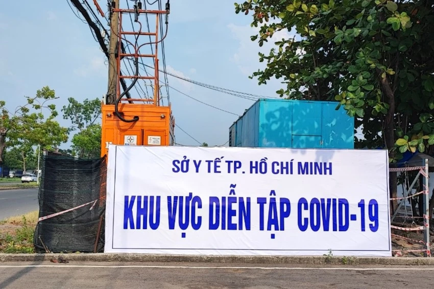 EVNHCMC đã hoàn thành phương án cấp điện ưu tiên cho Bệnh viện dã chiến số 13. Ảnh: EVNHCMC. EVNHCMC đã hoàn thành phương án cấp điện ưu tiên cho Bệnh viện dã chiến số 13. Ảnh: EVNHCMC.