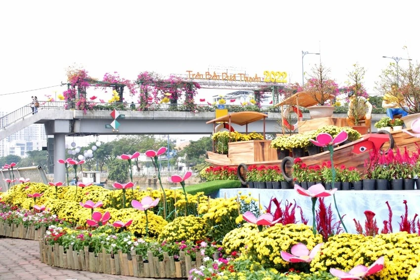 Sở GTVT TP.HCM thông báo hạn chế lưu thông thủy trên tuyến Kênh Tàu Hũ, quận 8. Ảnh: NGỌC LÀI. Sở GTVT TP.HCM thông báo hạn chế lưu thông thủy trên tuyến Kênh Tàu Hũ, quận 8. Ảnh: NGỌC LÀI.