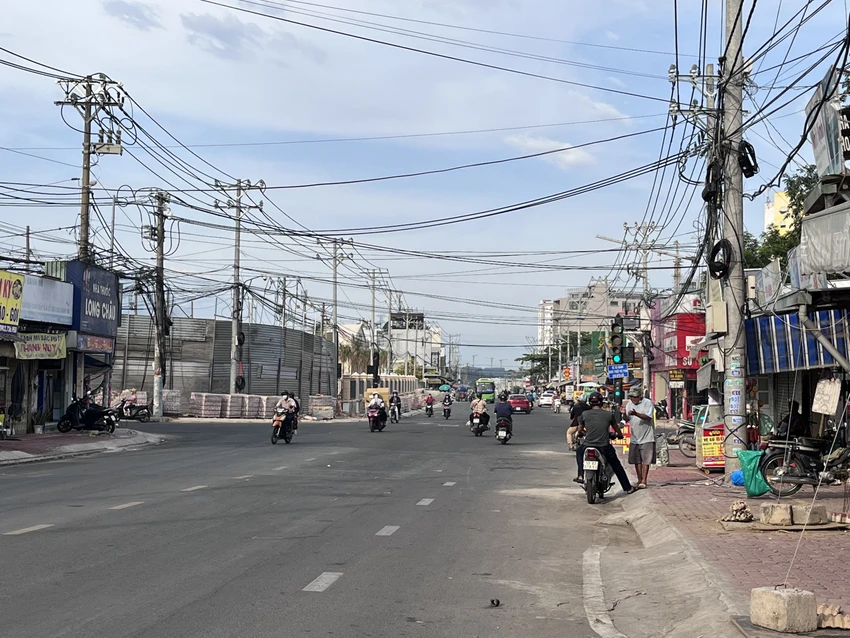Cột điện trên đường Lê Văn Chí đã được di dời. Ảnh: CTV.