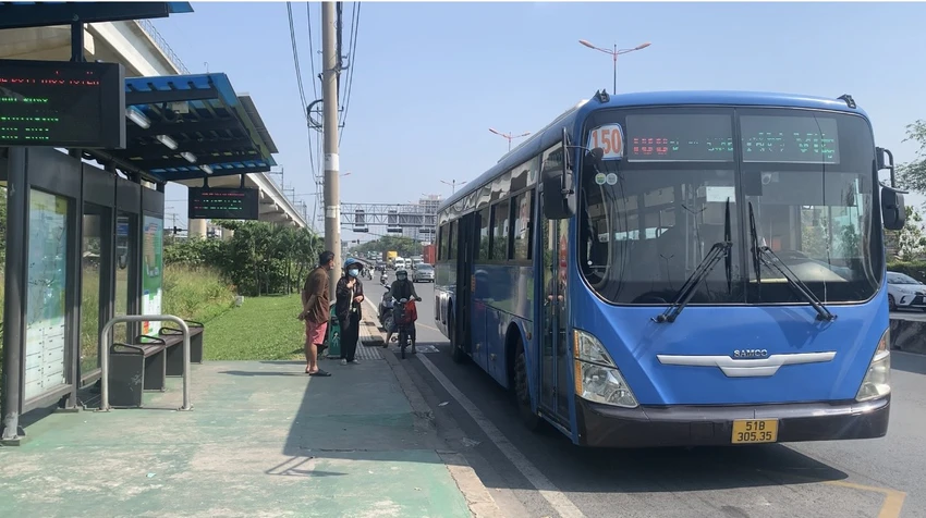 Hàng loạt nhà chờ xe buýt được nâng cấp, thay mới. Ảnh: CTV.