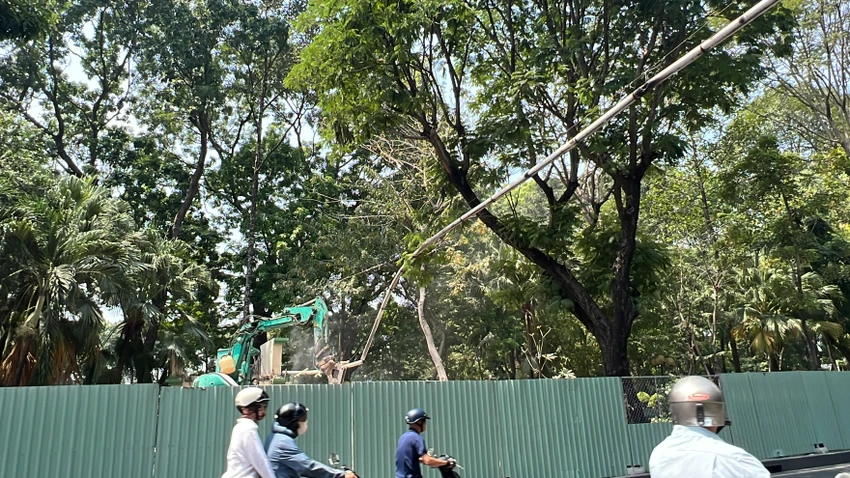 Ban Quản lý Dự án đầu tư xây dựng các công trình giao thông TP cho biết dự án xây dựng đường nối Trần Quốc Hoàn - Cộng Hòa dự kiến hoàn thành toàn bộ dự án trong tháng 9-2024 để đồng bộ với thời điểm hoàn thành đưa vào sử dụng nhà ga T3 dự kiến cuối năm 2024. Ảnh: ĐÀO TRANG. Ban Quản lý Dự án đầu tư xây dựng các công trình giao thông TP cho biết dự án xây dựng đường nối Trần Quốc Hoàn - Cộng Hòa dự kiến hoàn thành toàn bộ dự án trong tháng 9-2024 để đồng bộ với thời điểm hoàn thành đưa vào sử dụng nhà ga T3 dự kiến cuối năm 2024. Ảnh: ĐÀO TRANG.